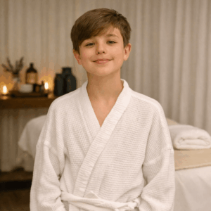 Uma experiência suave e consciente, criada para acalmar, equilibrar e promover bem-estar aos pequenos. A Massagem Relaxante Kids Caapuã respeita o ritmo da criança, oferecendo conforto físico e emocional em um ambiente seguro e acolhedor.